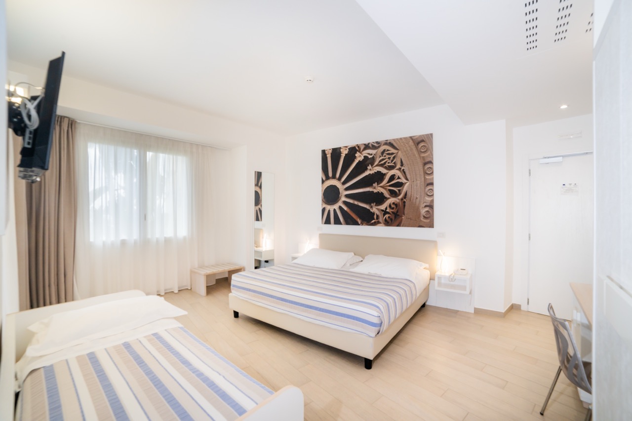 Tripla superior balcone vista mare